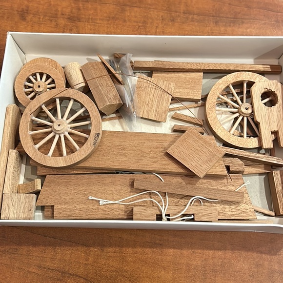 Covered Wagon Scale Model - Picture 4 of 6